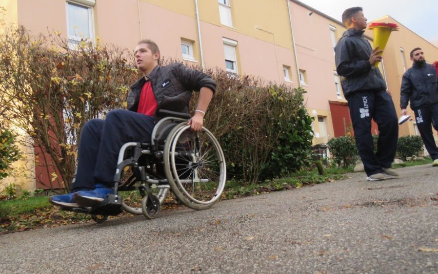 Dix tandems sensibiliseront des enfants au handicap, au football féminin et au vélo, en Normandie