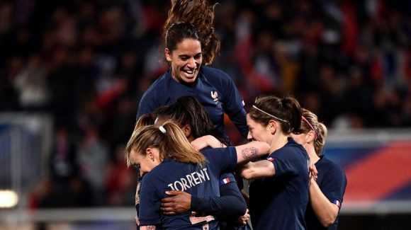 Foot : les Bleues dominent les Japonaises à deux mois de leur Mondial Foot : les Bleues dominent les Japonaises à deux mois de leur Mondial