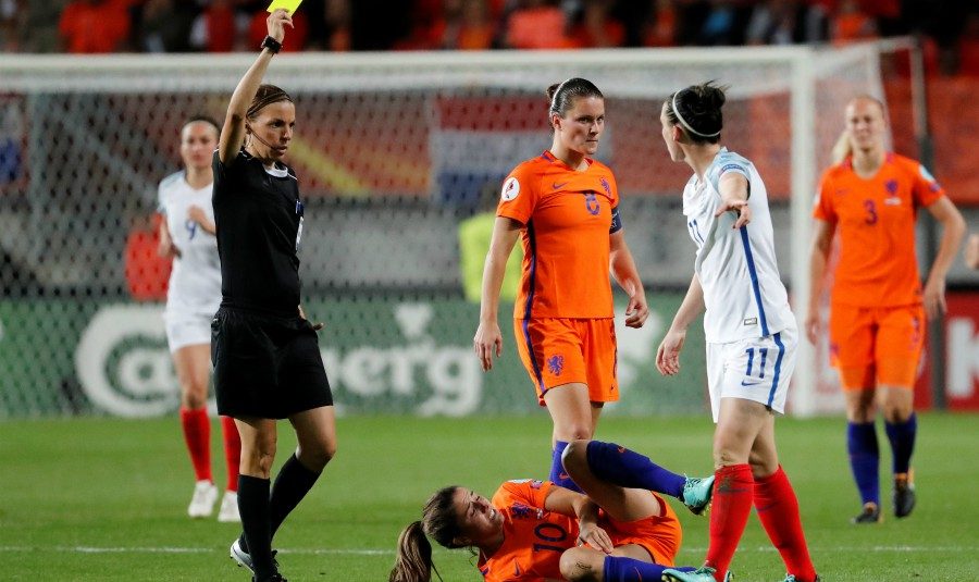 Foot. Frappart, première femme au sifflet en Ligue 1 Foot. Frappart, première femme au sifflet en Ligue 1