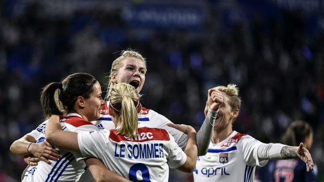 Foot féminin: Lyon donne une leçon au PSG et fonce vers son 13e titre