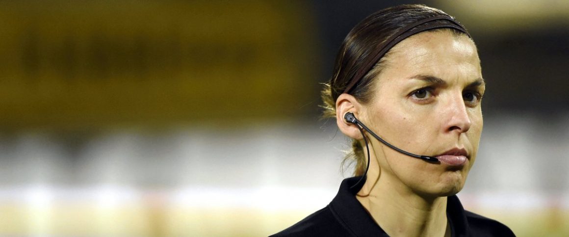 Foot : Stéphanie Frappart, première femme désignée arbitre centrale d’un match de Ligue 1