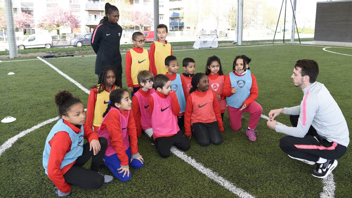 L’École Rouge & Bleu de Mantes-la-Jolie célèbre le football féminin