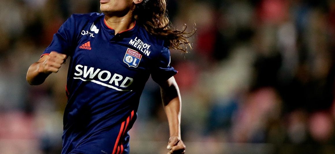Qui est Amel Majri, la milieu de terrain de l’Equipe de France féminine de football ? par Tess Annest