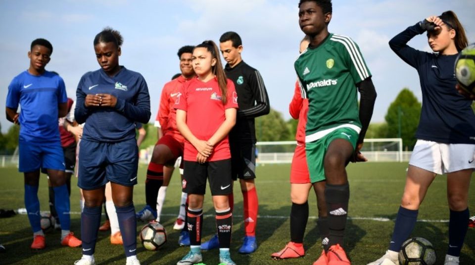 Au foot à Fleury, on cultive ensemble les jeunes pousses filles et garçons Au foot à Fleury, on cultive ensemble les jeunes pousses filles et garçons