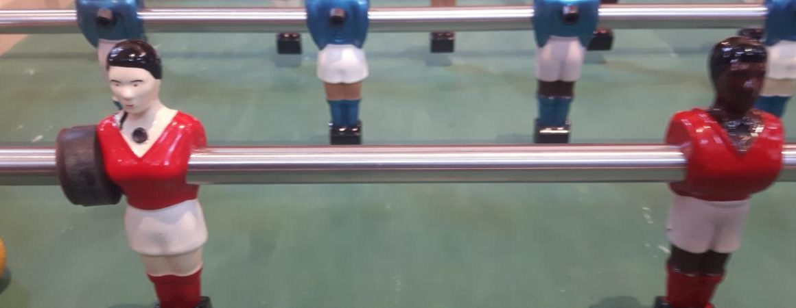Pour la première fois, un baby-foot avec des figurines féminines sera commercialisé en France Pour la première fois, un baby-foot avec des figurines féminines sera commercialisé en France