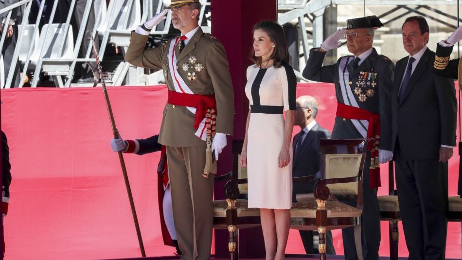 Letizia d’Espagne : Solennelle auprès de Felipe aux 150 ans de la garde civile Letizia d’Espagne : Solennelle auprès de Felipe aux 150 ans de la garde civile