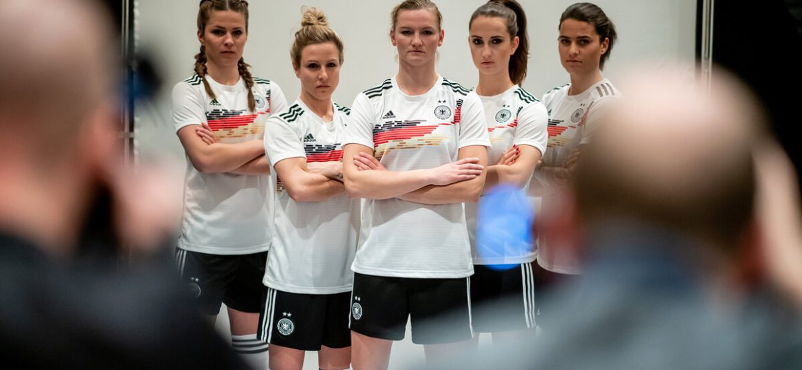L’équipe féminine allemande tacle les préjugés avec humour L’équipe féminine allemande tacle les préjugés avec humour