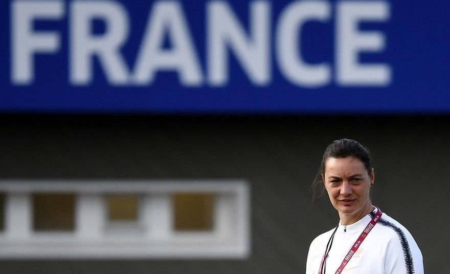 Coupe du Monde féminine 2019 : Corinne Diacre, Première Dame