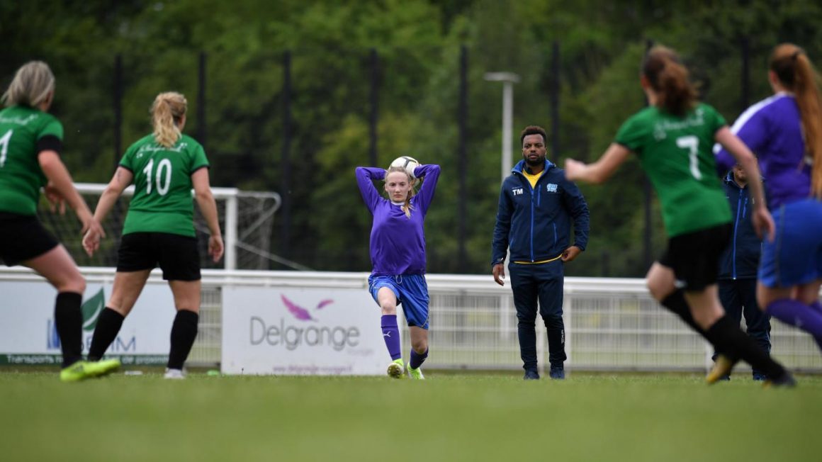 Football À Grande-Synthe, les filles gagnent du terrain