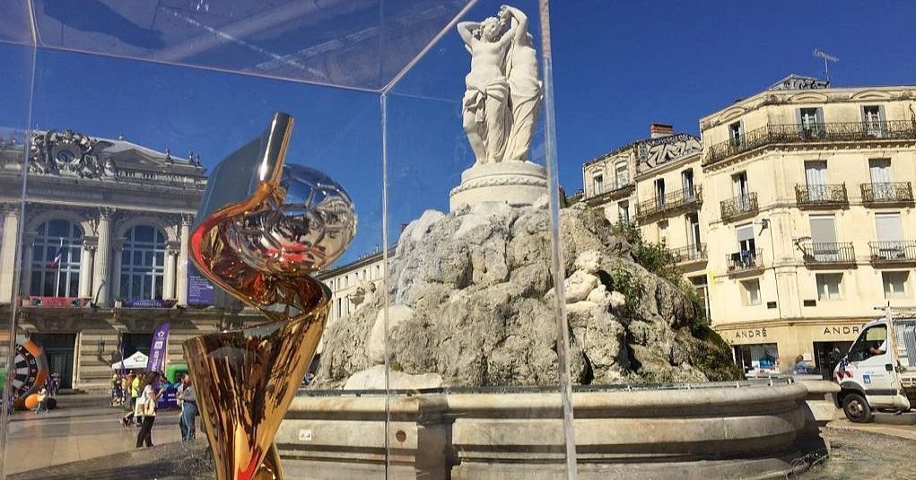 Montpellier : le trophée de la Coupe du monde de foot féminin sur la place de la Comédie Montpellier : le trophée de la Coupe du monde de foot féminin sur la place de la Comédie