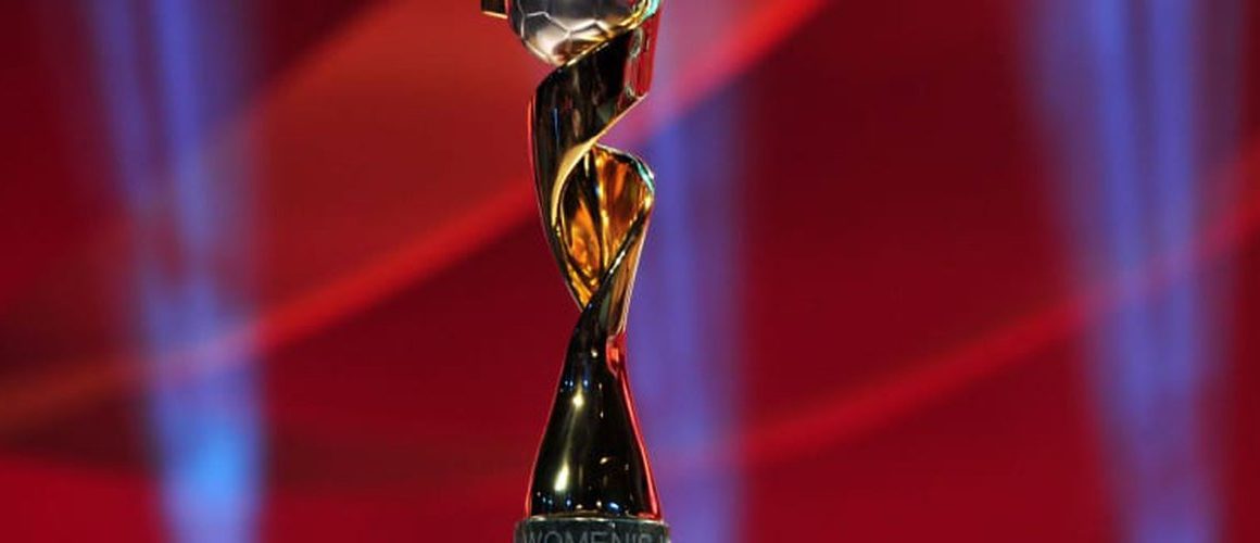 Le trophée de la coupe féminine de football présenté à Montpellier ce mercredi Le trophée de la coupe féminine de football présenté à Montpellier ce mercredi