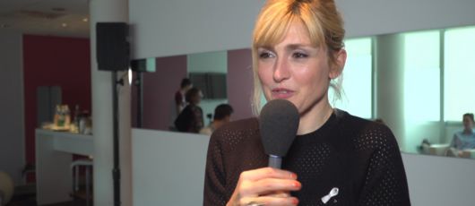 Julie Gayet, productrice du documentaire sur les Bleues « Le moment de briller » (TF1) : « C’est important de montrer du sport féminin“ (VIDEO)