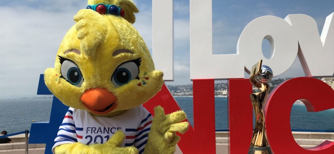 Coupe du monde féminine de foot : l’arrivée à Nice de la mascotte Ettie