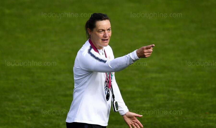 FOOTBALL Les Bleus délogent les Bleues à Clairefontaine: Corinne Diacre met fin à la polémique