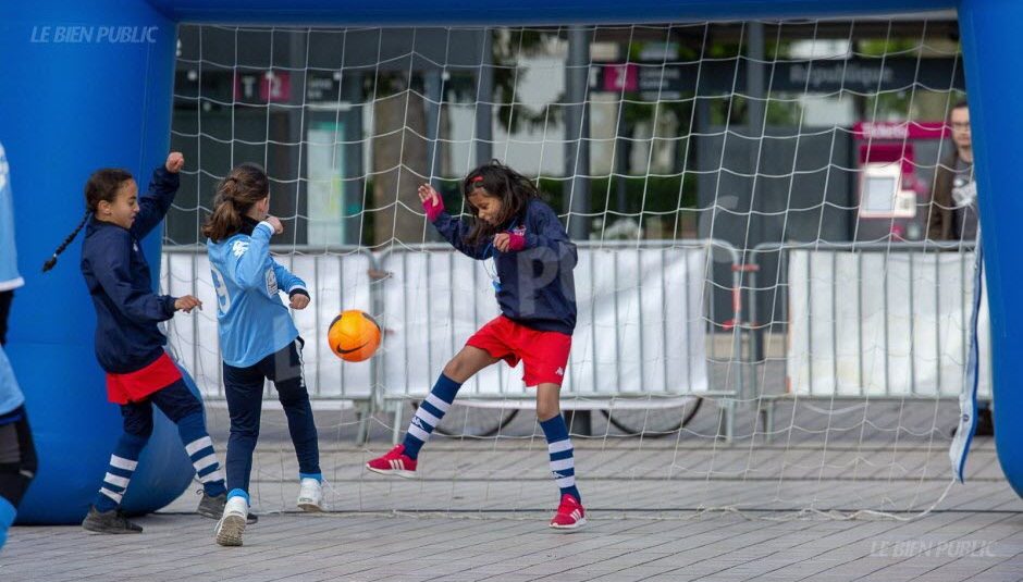 Dijon : un village pour les passionnés de foot place de la Rép’ Dijon : un village pour les passionnés de foot place de la Rép’