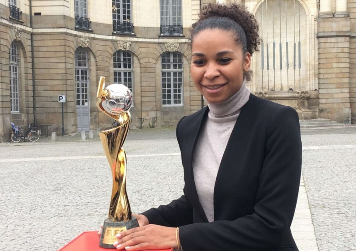 Avant l’ouverture de la Coupe du monde de foot féminin, le trophée en escale à Rennes.