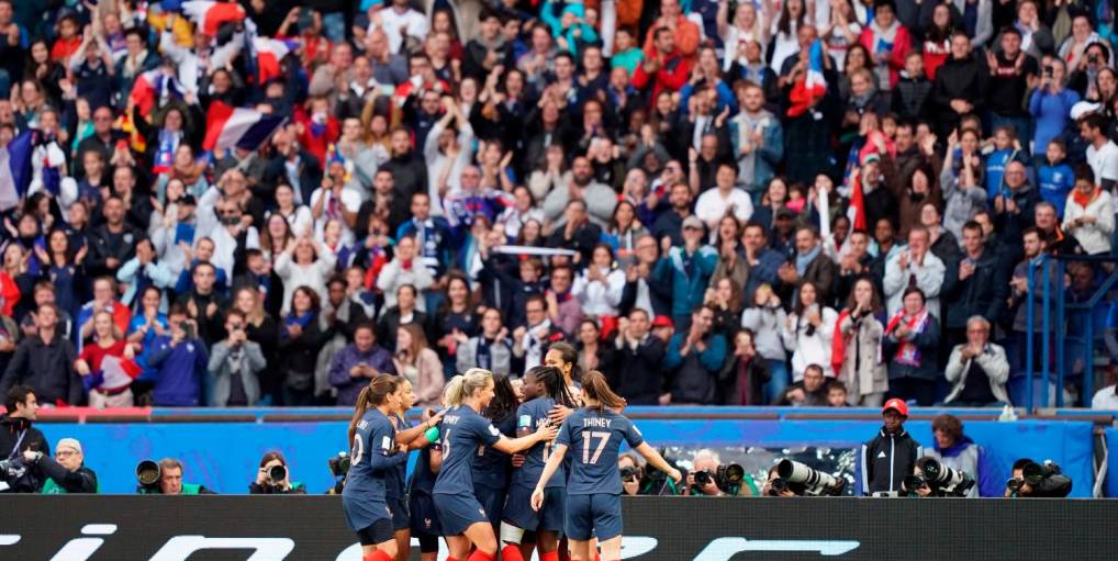 Football – Coupe du monde féminine : un élan populaire « historique » autour des Bleues