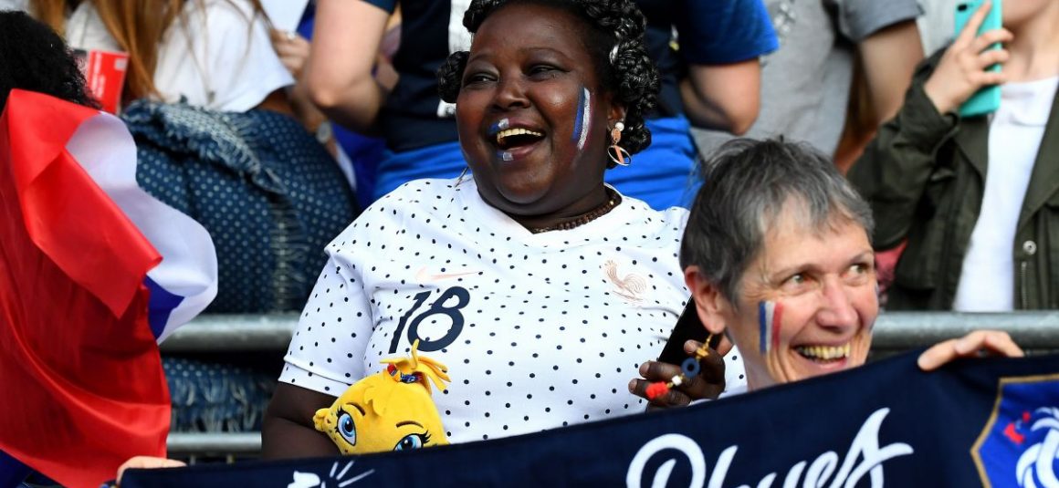 Mondial-2019: la mère de la Girondine Viviane Asseyi fait le buzz sur les réseaux sociaux ! Mondial-2019: la mère de la Girondine Viviane Asseyi fait le buzz sur les réseaux sociaux !