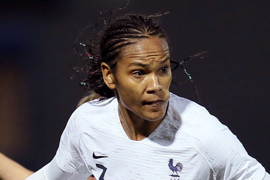 Wendie Renard : buts, famille, taille, salaire… Sa bio express