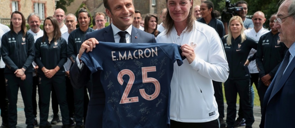 « Jouer ensemble »: Macron passe ses consignes aux Bleues « Jouer ensemble »: Macron passe ses consignes aux Bleues