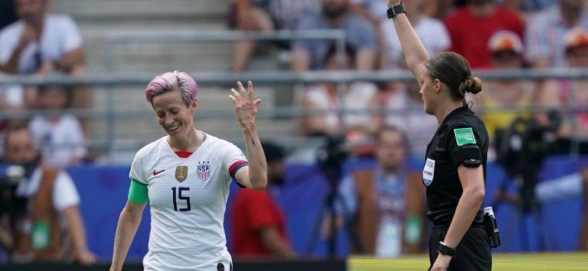 Trump recadre la capitaine de l’équipe féminine américaine de football Trump recadre la capitaine de l’équipe féminine américaine de football