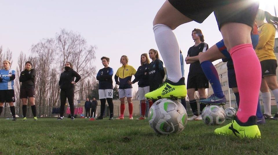 VIDEO. Coupe du monde féminine: Comment une équipe de filles de quartier veut sortir de l’anonymat via YouTube VIDEO. Coupe du monde féminine: Comment une équipe de filles de quartier veut sortir de l’anonymat via YouTube