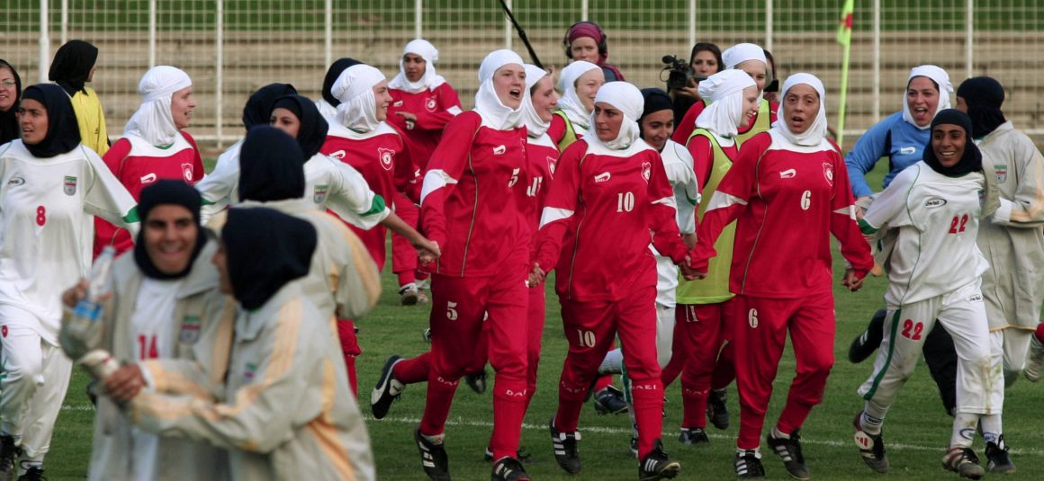 Ayat Najafi : « Jouer au foot est un droit basique, mais des femmes se battent encore pour l’acquérir » Ayat Najafi : « Jouer au foot est un droit basique, mais des femmes se battent encore pour l’acquérir »