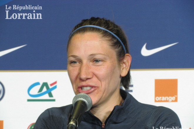 FOOTBALL/MONDIAL FEMININ Elise Bussaglia : « Détendez-vous avec les Etats-Unis ! » FOOTBALL/MONDIAL FEMININ Elise Bussaglia : « Détendez-vous avec les Etats-Unis ! »