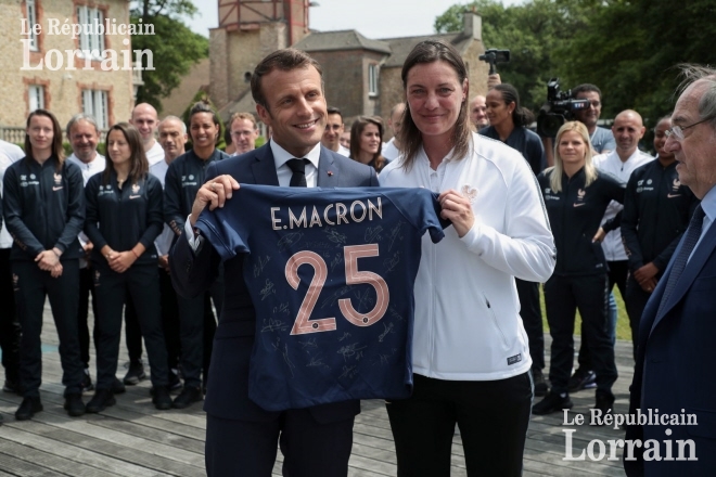 FOOTBALL – MONDIAL FÉMININ Macron aux Bleues : « On peut réussir car on est chez nous » FOOTBALL – MONDIAL FÉMININ Macron aux Bleues : « On peut réussir car on est chez nous »