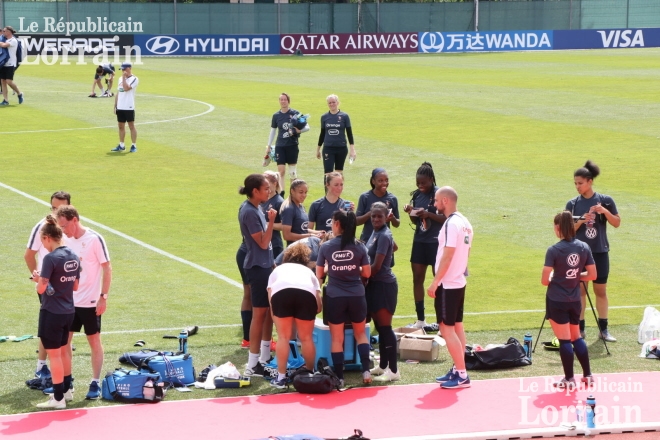 FOOTBALL – MONDIAL FÉMININ Wendie Renard n’a pas participé à l’entraînement FOOTBALL – MONDIAL FÉMININ Wendie Renard n’a pas participé à l’entraînement