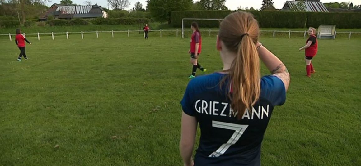 Jouer au football féminin en milieu rural, un défi de taille pour les joueuses Jouer au football féminin en milieu rural, un défi de taille pour les joueuses