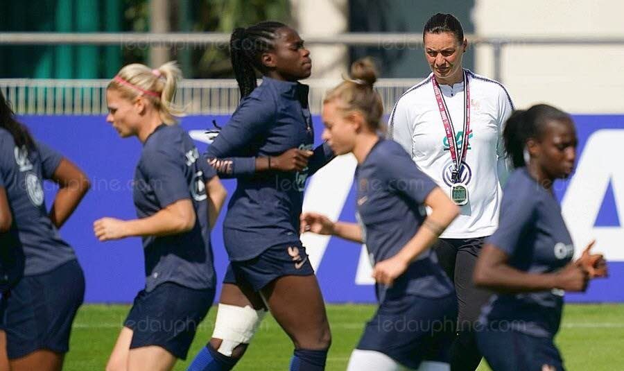 FOOTBALL – MONDIAL FEMININ Corinne Diacre : « On vise la première place » FOOTBALL – MONDIAL FEMININ Corinne Diacre : « On vise la première place »