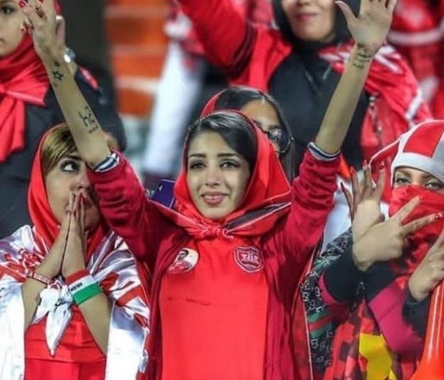Les femmes pourront-elles enfin assister aux matchs de foot en Iran ? Les femmes pourront-elles enfin assister aux matchs de foot en Iran ?