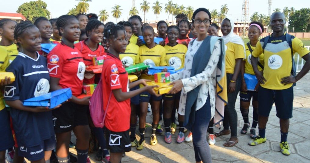 Foot For Change : la SMB offre des kits scolaires à 50 filles
